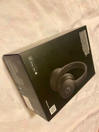 Beats Solo Pro Wireless Noise-Cancelling Headphones 2