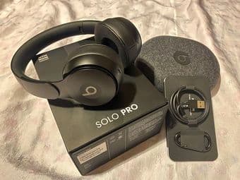 Beats Solo Pro Wireless Noise-Cancelling Headphones 3