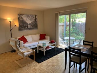 Menlo Park room in 2BD/1BA 4