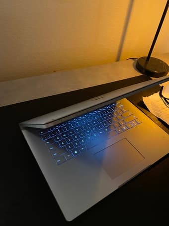 Microsoft Surface Book 2 + Surface Pen 15’’ Intel i7, 16GB RAM, 256GB 1