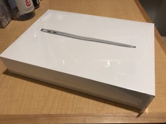 Brand new unopened Macbook Air 2019 128 G 1