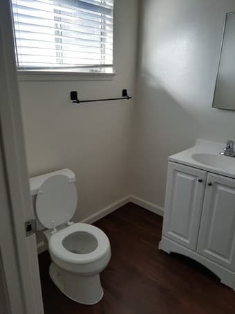 1999/month for 720sf 1B1B apartment with a parking spot in Palo Alto 3