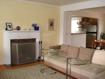 Tastefully Renovated 3 Bedroom House Near the Water 1