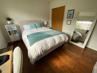 Large (furnished) 1 Bed/1 Bath Available in 2 bd/2 ba in downtown PA 2