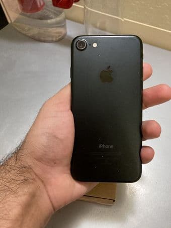 IPhone 7 (128 GB) - works perfectly well 1