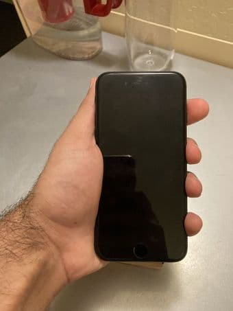 IPhone 7 (128 GB) - works perfectly well 2