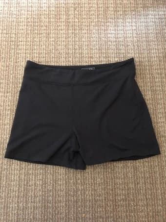 Athleta 3.5” black bike shorts size medium 1
