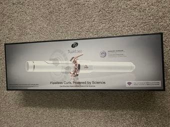 T3 TWIRL 360 Auto-rotating Curling Iron 1