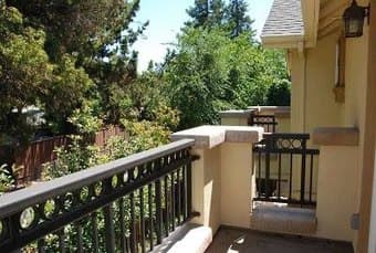 4 BR 3.5 BA 2-story home close to Google and downtown 2