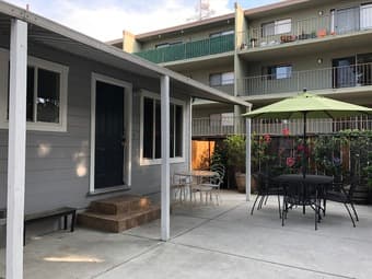 1Br 1Ba Rear Duplex Unit in great Redwood City location! 1