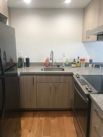 Sunny, corner apt in perfect location, 2BR/2bath 2