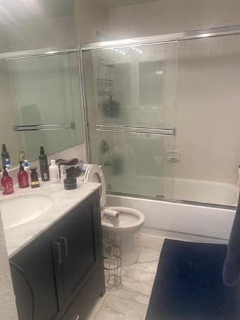 Sunny, corner apt in perfect location, 2BR/2bath 4