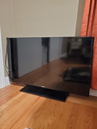 Selling 40 inch Samsung HD TV with TV stand 1