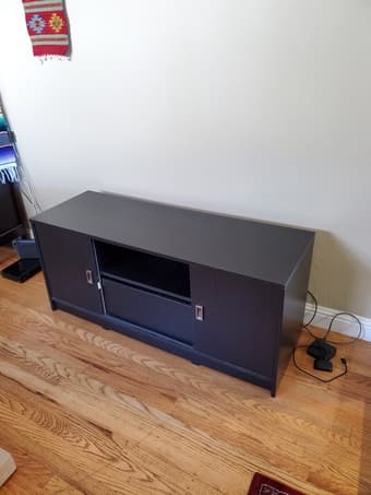 Selling 40 inch Samsung HD TV with TV stand 2