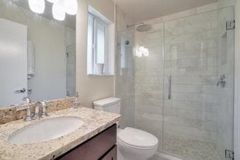 Gorgeous remodeled 1 bdrm unfurnished condo w balcony near campus 4