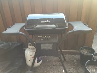 Char-Broil 2-burner gas grill 1