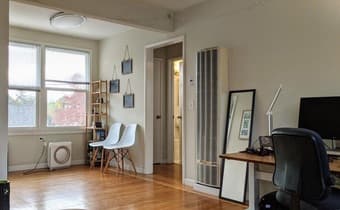 Sunny 1BR close to campus 3