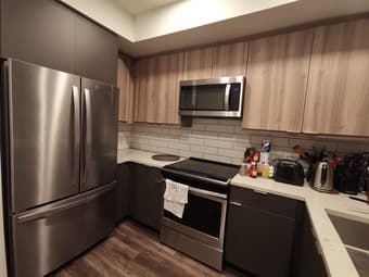 RWC Downtown. Safe, sunny, comfortable one bedroom. Now to Sept. 2021 4