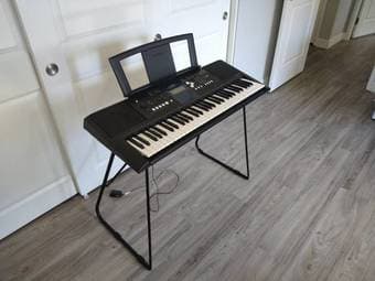 Yamaha PSR-E333 Keyboard plus Stand and Music Rest (Mountain View) 2