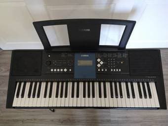 Yamaha PSR-E333 Keyboard plus Stand and Music Rest (Mountain View) 3