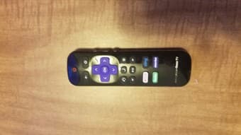 INSIGNIA Roku TV 39" 3