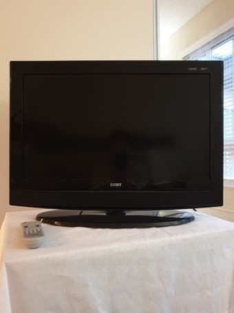 TV flat screen 26" (+TV stand) 1