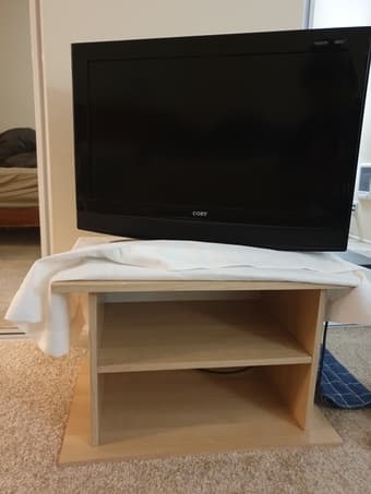 TV flat screen 26" (+TV stand) 2