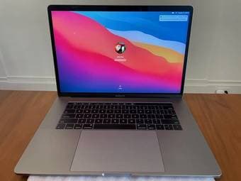 15" Apple MacBook Pro Touch Bar 1
