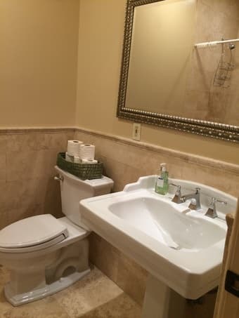 Private Entrance Room/Private Bath 8 min bike f Campus Avail April 19 4
