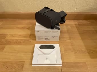 Google Daydream View VR Headset 1