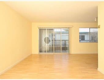 1b1b appartment for rent, full of free furnitures, avaliabe  March 2