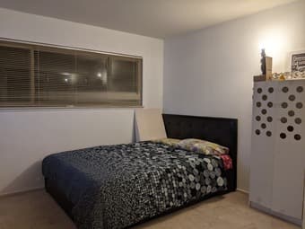 Spacious bedroom with shared bathroom in Moutain View 1