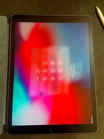 iPad Pro 12.9-Inch 1st Gen bundle 128GB - Space Gray - Wi-Fi 1