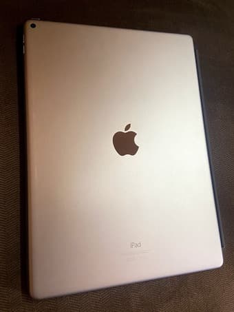 iPad Pro 12.9-Inch 1st Gen bundle 128GB - Space Gray - Wi-Fi 2