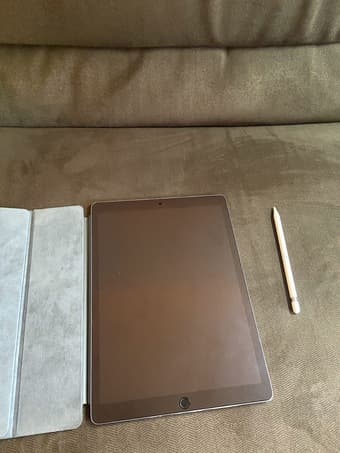 iPad Pro 12.9-Inch 1st Gen bundle 128GB - Space Gray - Wi-Fi 3