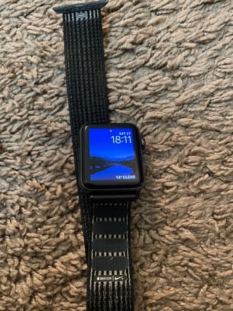 42mm Apple Watch 3 GPS+Cellular 1