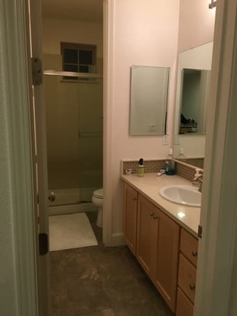 Menlo Park Room with own bathroom for sublet March-June 30 1
