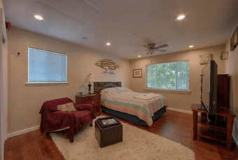 Partially unfurnished studio cottage (12 minutes from Stanford) 1