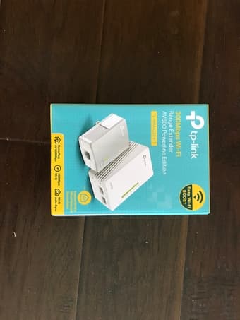 TP-Link AV600 PowerLine WiFi Extender 1