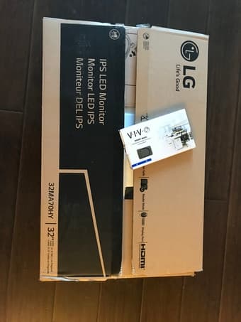 32'' LG IPS Monitor plus mount kit 1