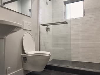 12-15 Min From Campus - 2 BR / 1 BA / 1100 SQ FT - Available April 3