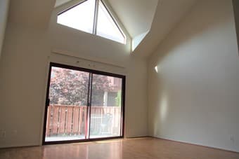 Palo Alto Beautiful European style condo with Cathedral ceiling 2