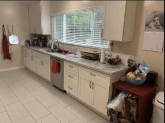 BEAUTIFUL MASTER ROOM AVAILABLE, LOTS OF SPACE 2