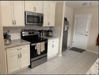 BEAUTIFUL MASTER ROOM AVAILABLE, LOTS OF SPACE 3