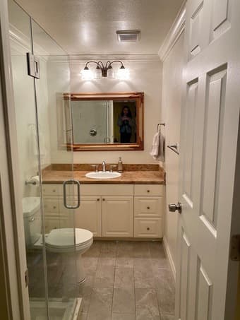 Nice Rooms Available in Spacious 4BR/3BA RWC House [Female Only] 4