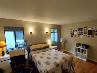 A Beautiful and Spacious Furnished Bedroom (15mins biking from campus) 3