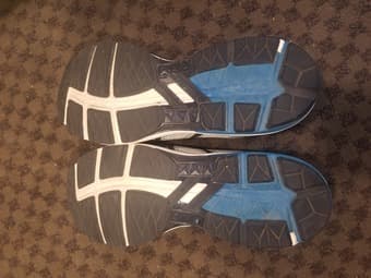 Asics Size 11 Men's shoes (almost new) 1