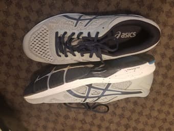 Asics Size 11 Men's shoes (almost new) 3