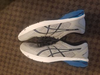 Asics Size 11 Men's shoes (almost new) 4
