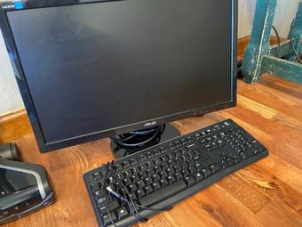 Asus 21.5" monitor + Logitech K120 keyboard 1